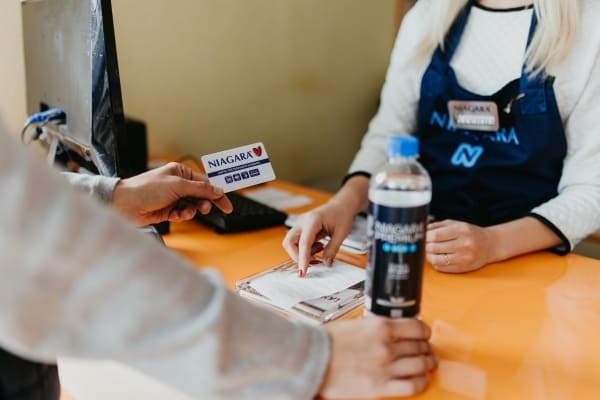 Продавец-консультант в фирменный магазин